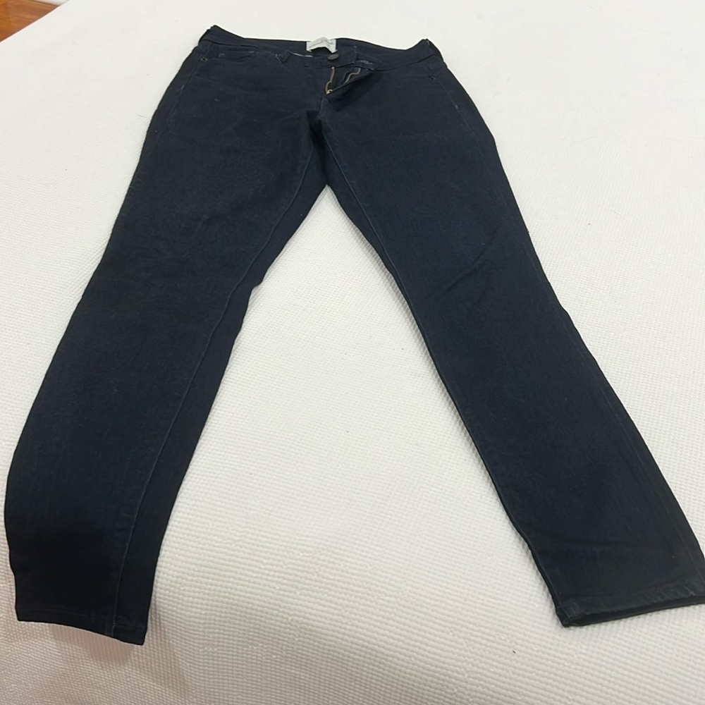 Dark blue soft Universal Threads jeans in size  6